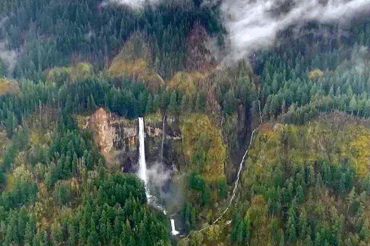 how far is multnomah falls from portland