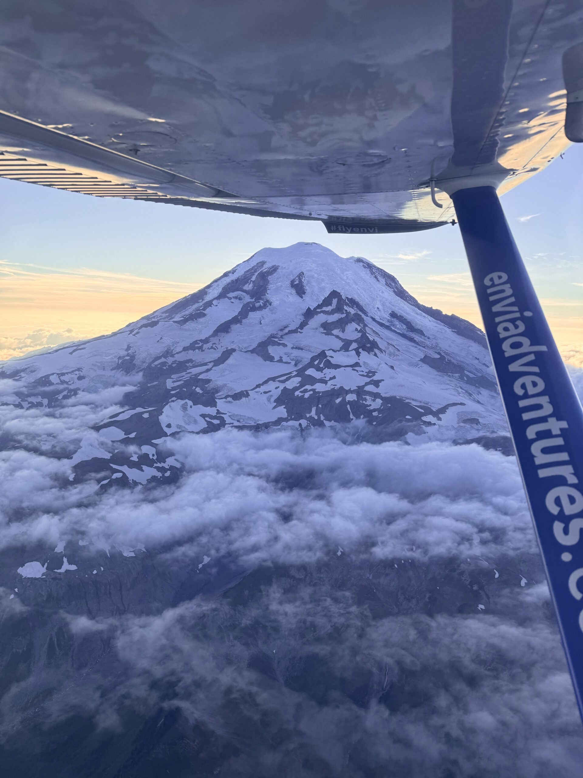 Mt Rainier Scenic Flight